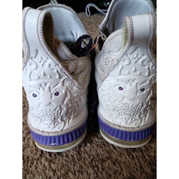 Nike Lebron XVI Size 6 Y GS Grape Buzz LightYear White Volt AQ2465-102. - Picture 6 of 6